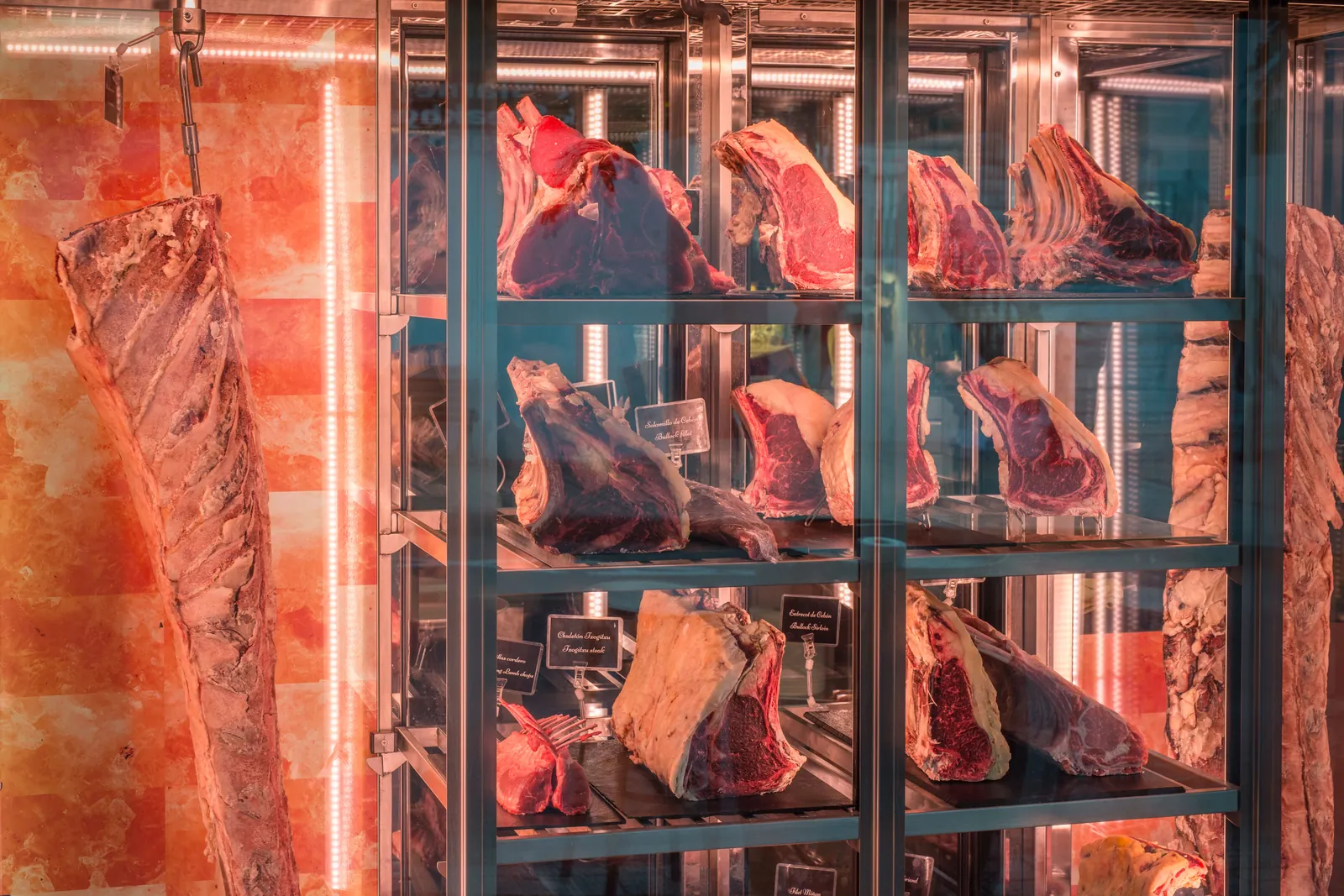 Preparación de platos en la cocina de La Cascada